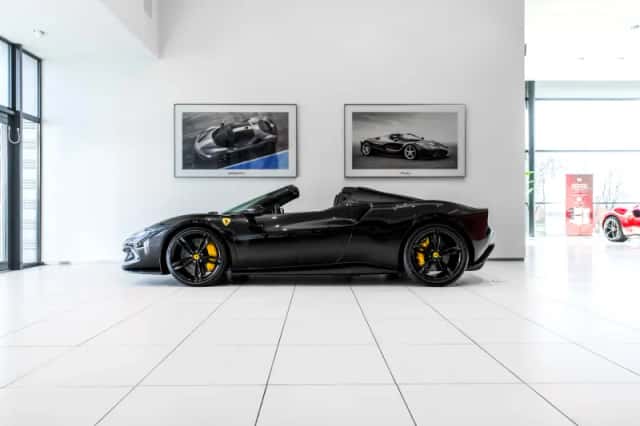 Ferrari 296 GTS (2024) thumbnail 1