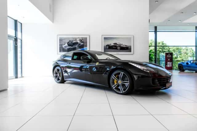 Ferrari GTC4Lusso (2017) thumbnail 1