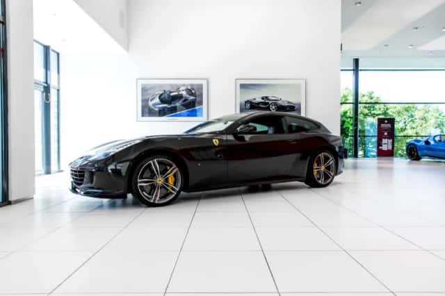 Ferrari GTC4Lusso (2017) thumbnail 2