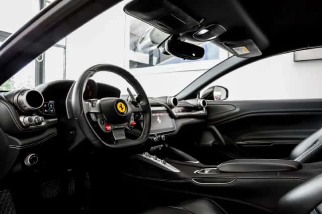 Ferrari GTC4Lusso (2017) thumbnail 4