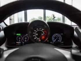 Ferrari GTC4Lusso (2017) thumbnail 8