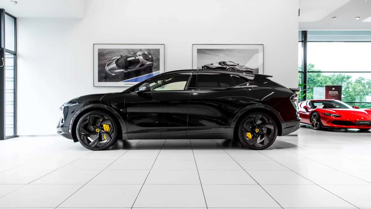 Lotus Eletre (2023) — foto 1