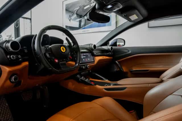 Ferrari GTC4Lusso (2021) thumbnail 4