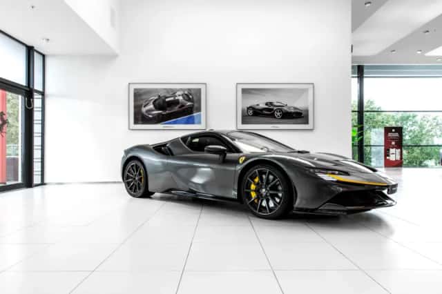 Ferrari SF90 Stradale (2022) thumbnail 1