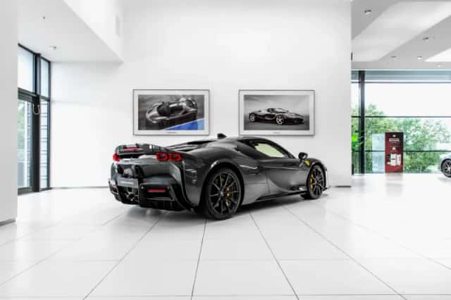 Ferrari SF90 Stradale (2022) thumbnail 3