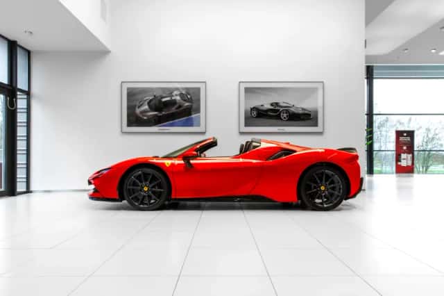 Ferrari SF90 Spider (2023) thumbnail 1