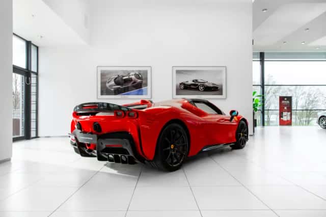 Ferrari SF90 Spider (2023) thumbnail 3