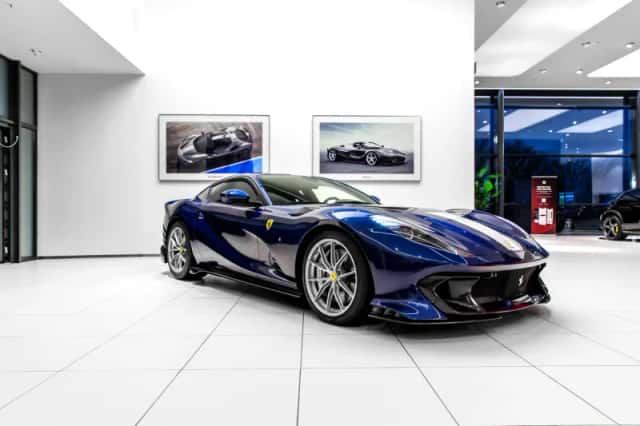 Ferrari 812 Competizione (2022) thumbnail 1