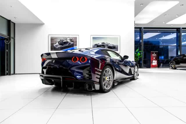 Ferrari 812 Competizione (2022) thumbnail 3
