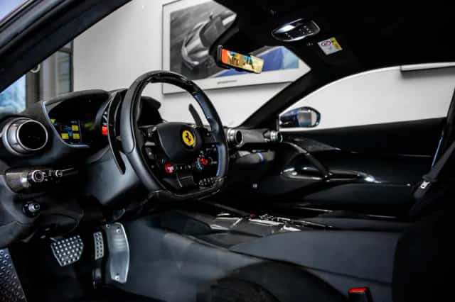 Ferrari 812 Competizione (2022) thumbnail 4