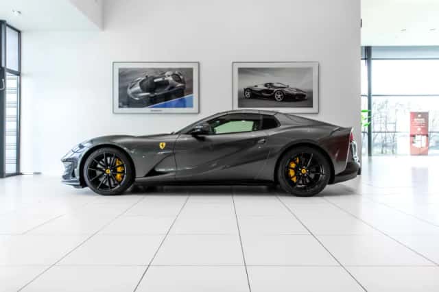 Ferrari 812 GTS (2023) thumbnail 3