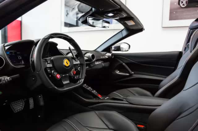 Ferrari 812 GTS (2023) thumbnail 4