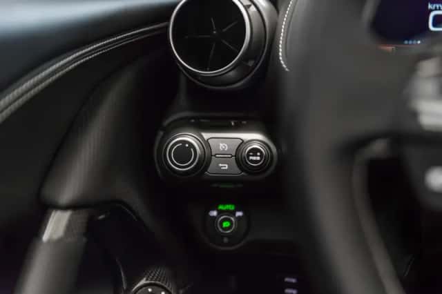 Ferrari 812 GTS (2023) thumbnail 6