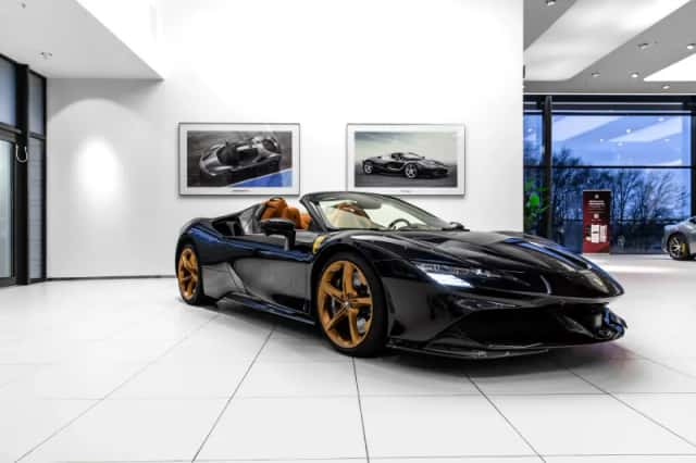 Ferrari SF90 Spider (2025) thumbnail 1