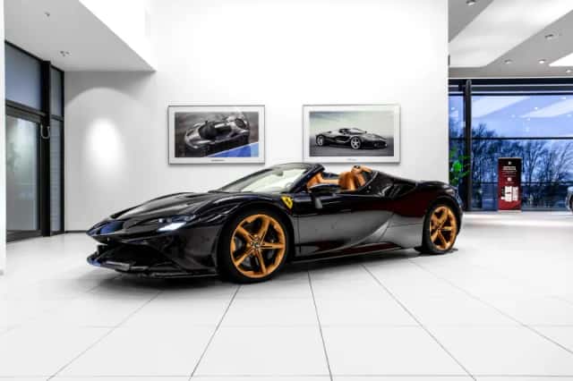 Ferrari SF90 Spider (2025) thumbnail 2