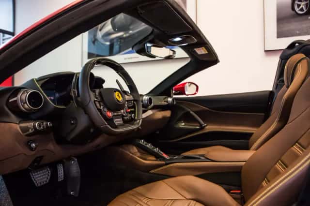 Ferrari 812 GTS (2021) thumbnail 4