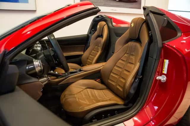Ferrari 812 GTS (2021) thumbnail 5