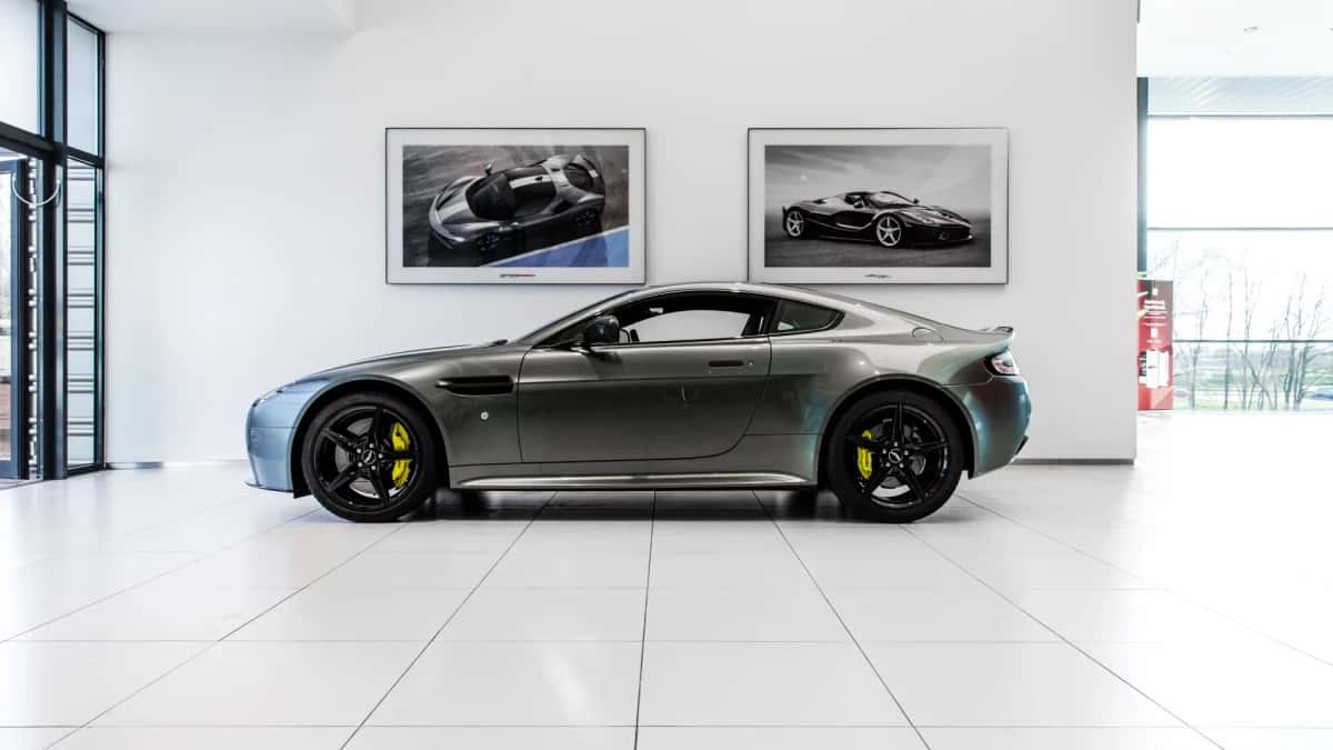 Aston Martin V8 Vantage (2019) — foto 1