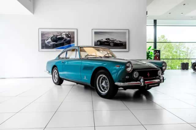 Ferrari 250 GT 2+2 (1962) thumbnail 1