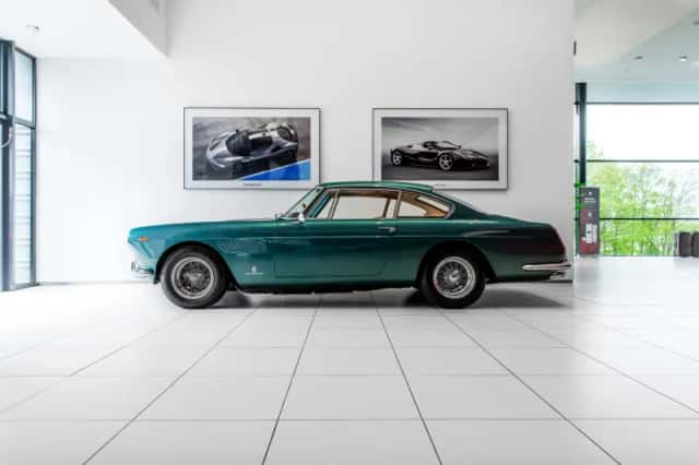 Ferrari 250 GT 2+2 (1962) thumbnail 1