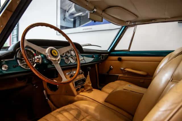 Ferrari 250 GT 2+2 (1962) thumbnail 4
