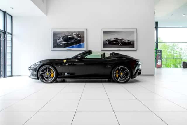 Ferrari Roma Spider (2025) thumbnail 1