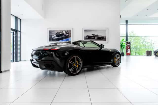 Ferrari Roma Spider (2025) thumbnail 3