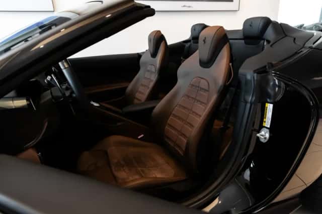 Ferrari Roma Spider (2025) thumbnail 5