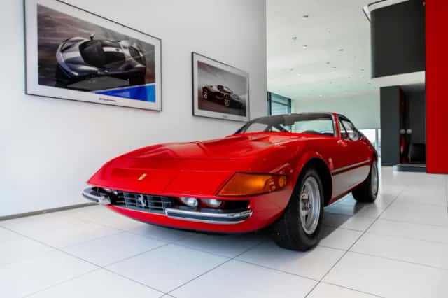 Ferrari 365 (1971) thumbnail 2