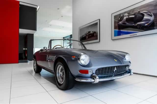 Ferrari 275 GTS (1966) thumbnail 1