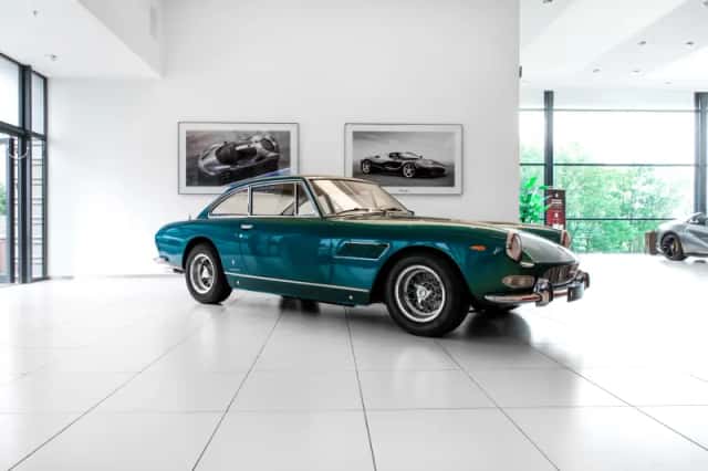 Ferrari 330 GT (1966) thumbnail 1