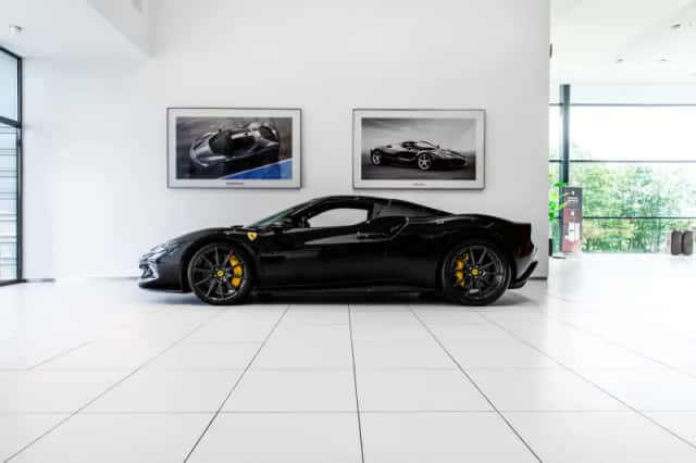 Ferrari 296 GTB (2024) thumbnail 2