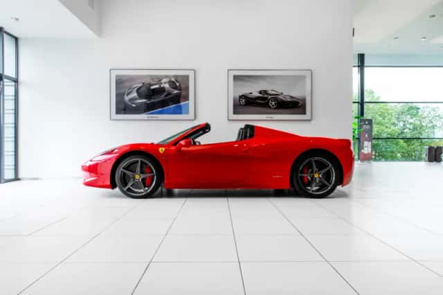 Ferrari 458 (2013) thumbnail 2
