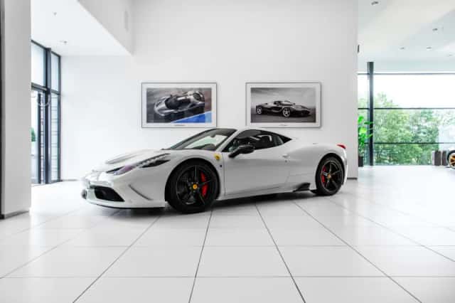 Ferrari 458 (2014) thumbnail 3