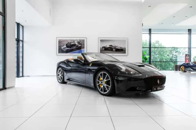 Ferrari California (2010) thumbnail 1