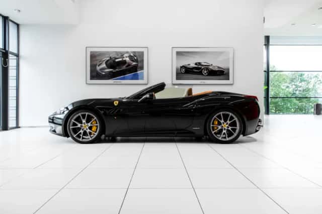Ferrari California (2010) thumbnail 2