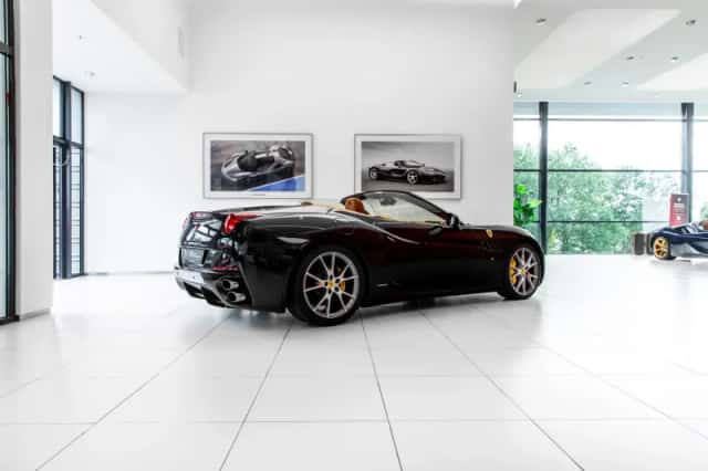 Ferrari California (2010) thumbnail 4