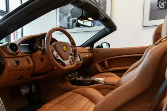 Ferrari California (2010) thumbnail 5