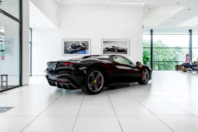 Ferrari 296 GTS (2024) thumbnail 4