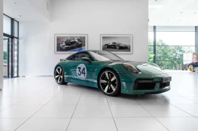 Porsche 911 (2023) thumbnail 1