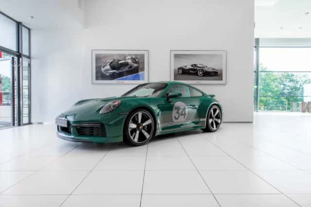 Porsche 911 (2023) thumbnail 3