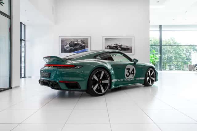 Porsche 911 (2023) thumbnail 4