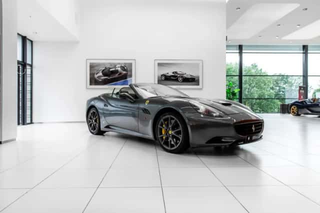 Ferrari California (2010) thumbnail 1