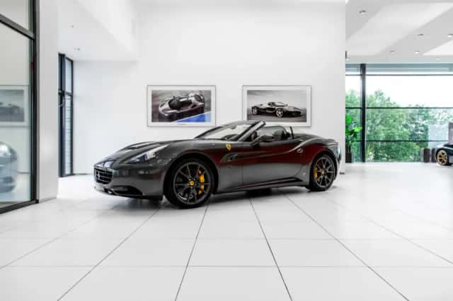 Ferrari California (2010) thumbnail 2