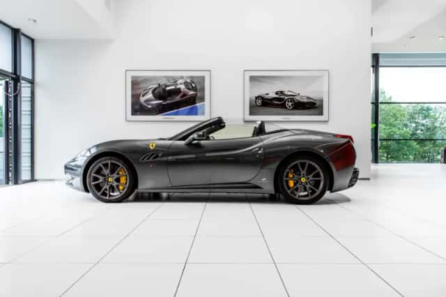 Ferrari California (2010) thumbnail 4