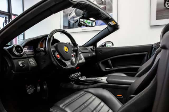 Ferrari California (2010) thumbnail 5