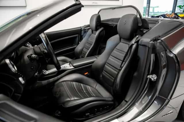 Ferrari California (2010) thumbnail 6