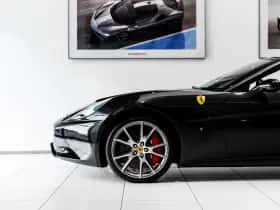 Ferrari California (2012) thumbnail 16