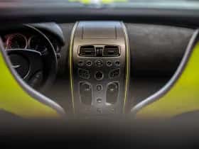 Aston Martin V8 Vantage (2019) thumbnail 41