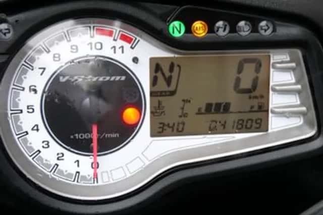 Suzuki V-STROM (2017) thumbnail 6